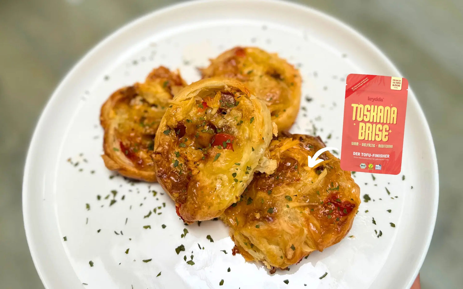 VEGANE PIZZASCHNECKEN MIT TOFU KRYDDA TOSKANA BRISE