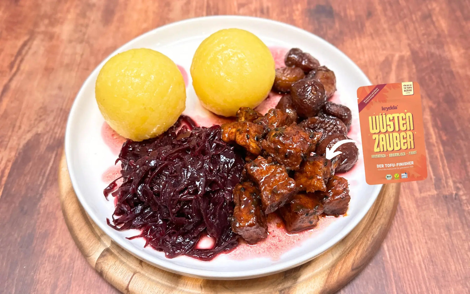 Glasierte Maronen mit veganer Rotweinsauce, Rotkohl, Knödeln und Tofu mit WÜSTENZAUBER