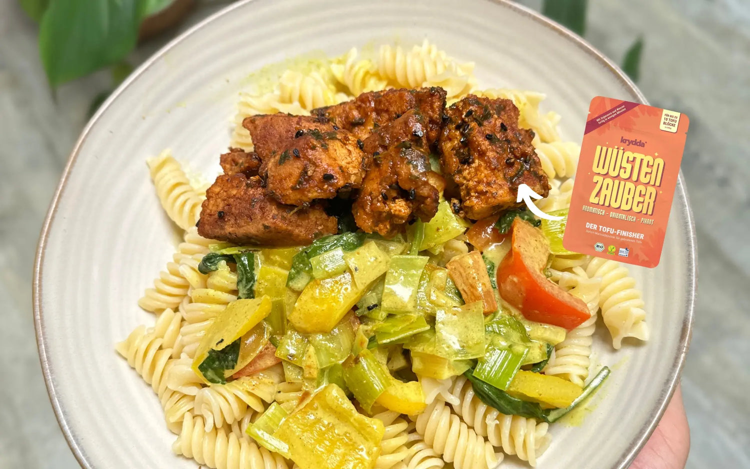 PASTA MIT CURRYSAUCE UND TOFU MIT TOFU-FINISHER WÜSTENZAUBER